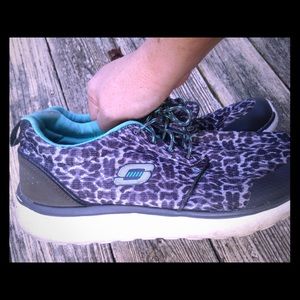Sketchers leopard