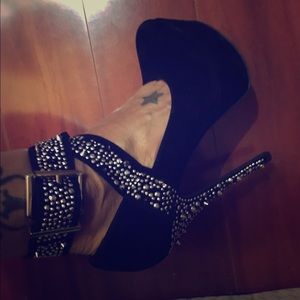 Black platformed heels