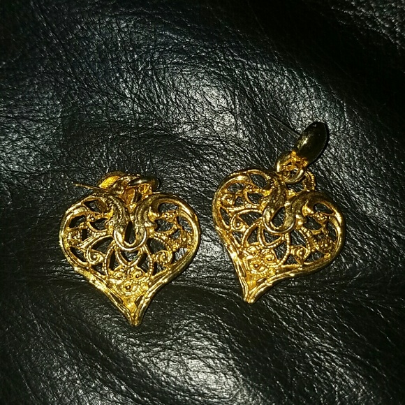Gold heart earrings (Val)