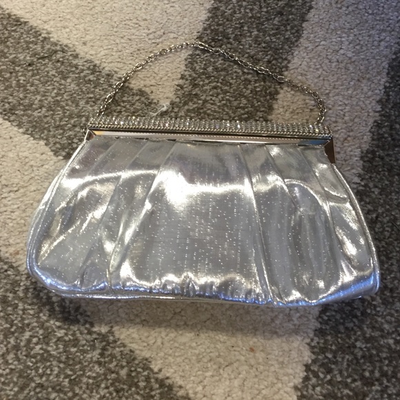 Adorable silver after 5 bag!!