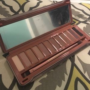 Urban Decay Naked 3 eye shadow palette with brush