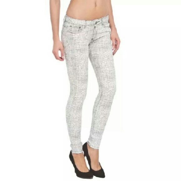 Romeo and Juliet Couture Mensa Skinny Jean 26