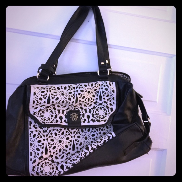 Like new black/ivory purse.. super cute😍😍💋