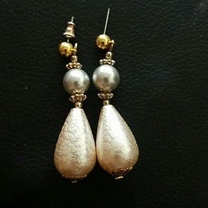 Classic  Vintage pearly earrings