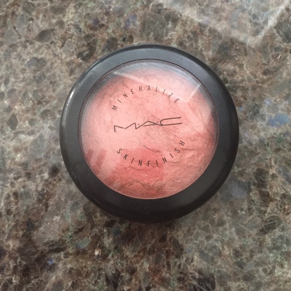 Brand new MAC Blush FREE MAC  Bag authentic🎉