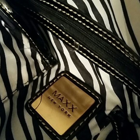 Maxx New York Small Black Patent Bowling Satchel - Picture 4 of 4