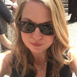 Meet your Posher, Angela