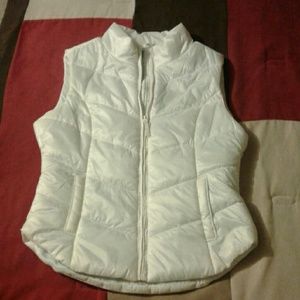 WHITE WINTER PUFFER VEST