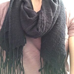 Banana Republic pure cashmere scarf, navy
