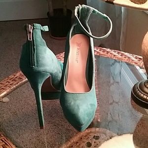 pointed toe stilettos