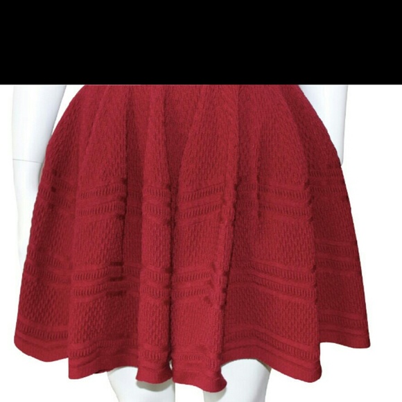 Brocade fit and flare sleeveless Red dress - Picture 3 of 5