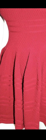 Brocade fit and flare sleeveless Red dress - Picture 4 of 5