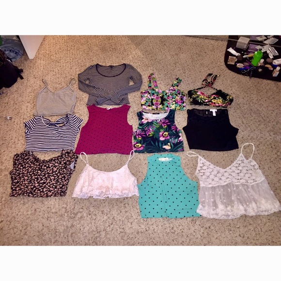 ❌SOLD❌ 12 Trendy Crop Tops - Picture 2 of 2