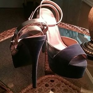 stiletto pumps