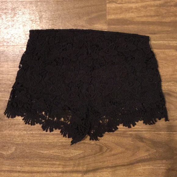 Soft floral shorts - Picture 2 of 3