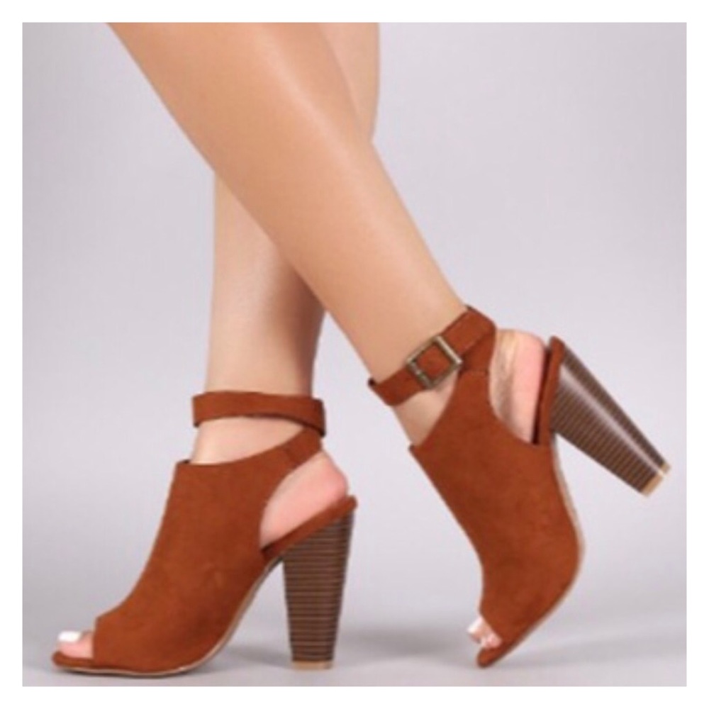 ✨HP✨ Vegan Suede Ankle Booties - Picture 2 of 5