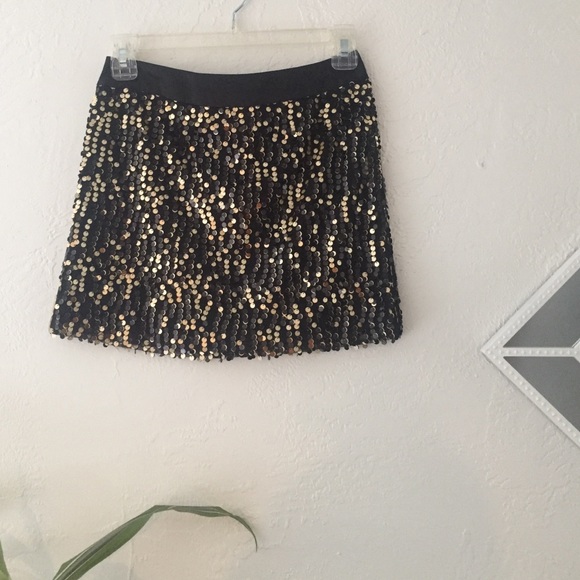 Gold and black sequin mini skirt - Picture 1 of 4
