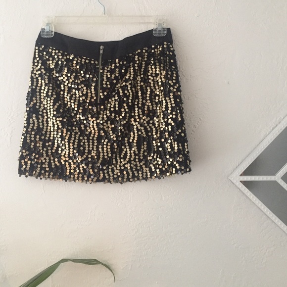 Gold and black sequin mini skirt - Picture 2 of 4