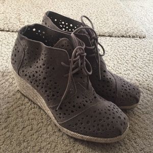 Brand new Toms wedges