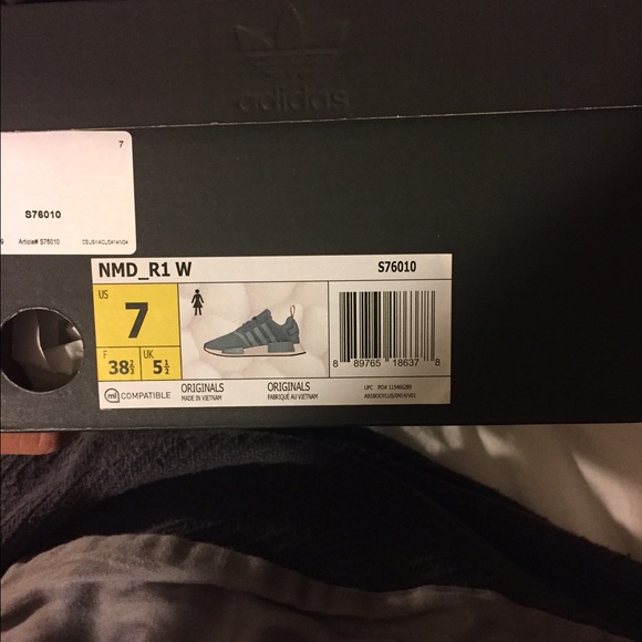 SOLD ON Ⓜ️ NWT ADIDAS NMD R1 size 7 - Picture 4 of 4