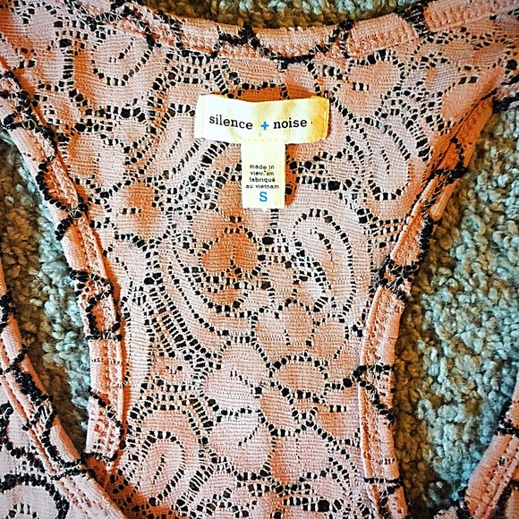 SILENCE + NOISE floral lace racerback tank top - Picture 3 of 4