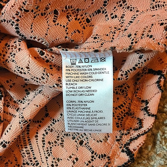 SILENCE + NOISE floral lace racerback tank top - Picture 4 of 4