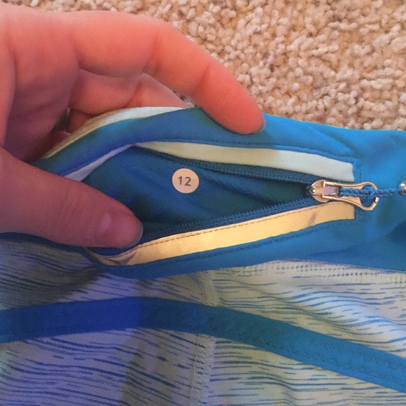 Lululemon crops - Picture 3 of 3