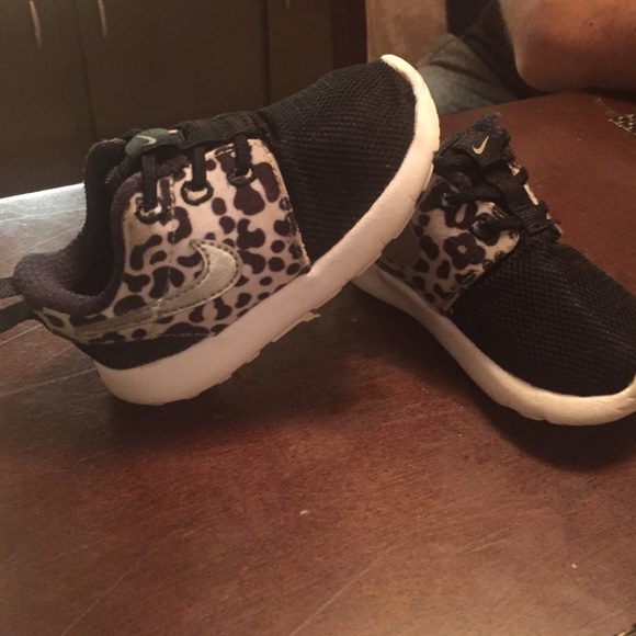 Adorable toddler roshes