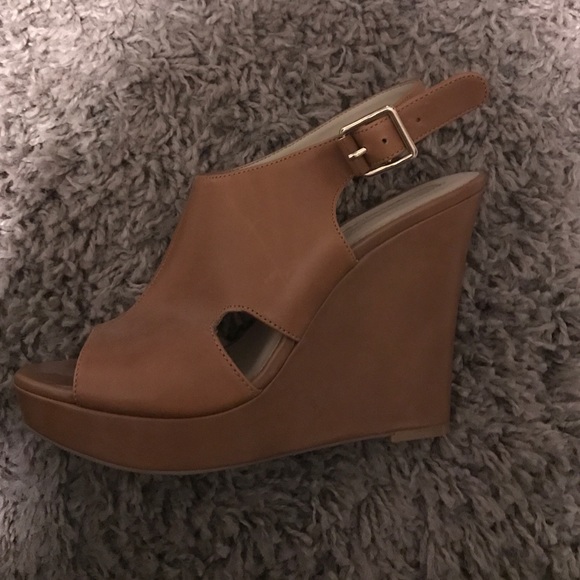 Tan leather wedges- never worn - Picture 2 of 2