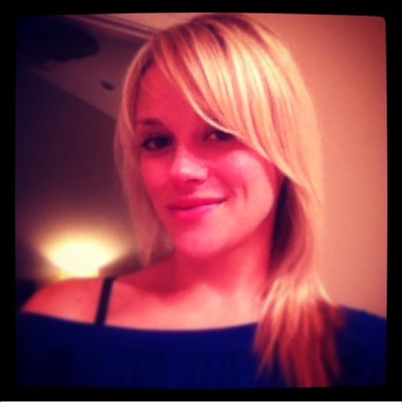 Meet your Posher, Jennie - Picture 2 of 2