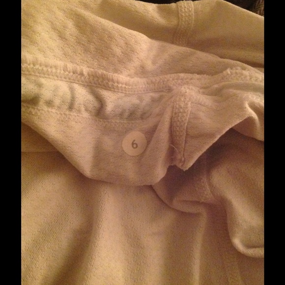 Lululemon Sunset tank, size 6. - Picture 4 of 4