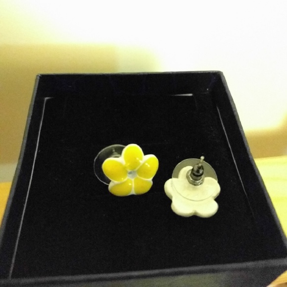 Earring - Picture 2 of 2