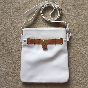 WHITE FAUX LEATHER CROSS BODY BAG