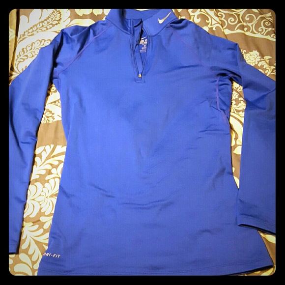 On hold ..Nike fitted pull over
