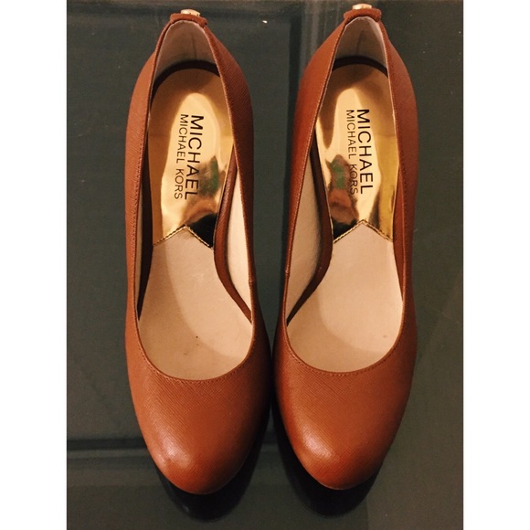 Michael Kors Davis Brown Saffiano Leather Pumps 6
