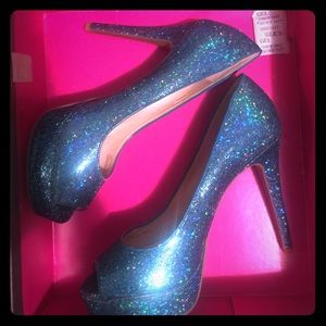 Gianni bini 7.5 heels 3 years old wore twice