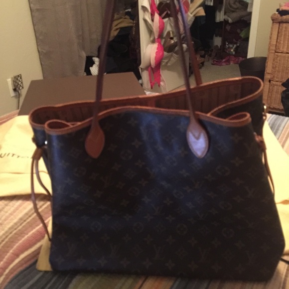 Authentic Neverfull LV Bag - Picture 3 of 4