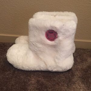 Juicy couture faux fur slipper booties