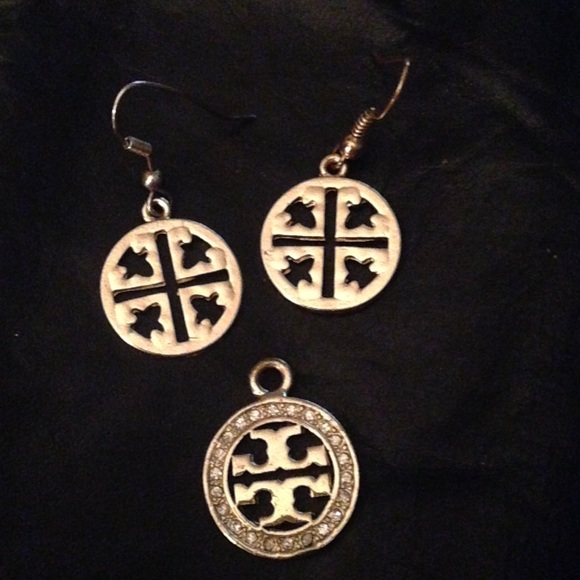 10.Deep Accessories - Looks like Tory Burch looks like Gucci