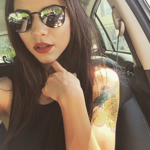 Meet your Posher, Casey