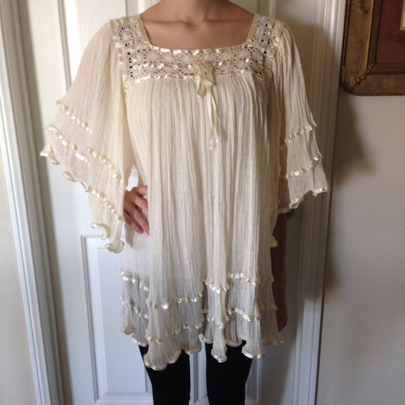 Angelic off-white blouse/tunic