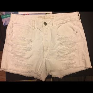 High-waisted White Shorts