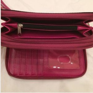 BNWT Tech Gear Double Zip wallet