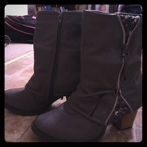 Who wants? only wore them a few times.