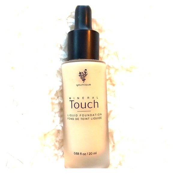 Younique Liquid Foundation - Velour