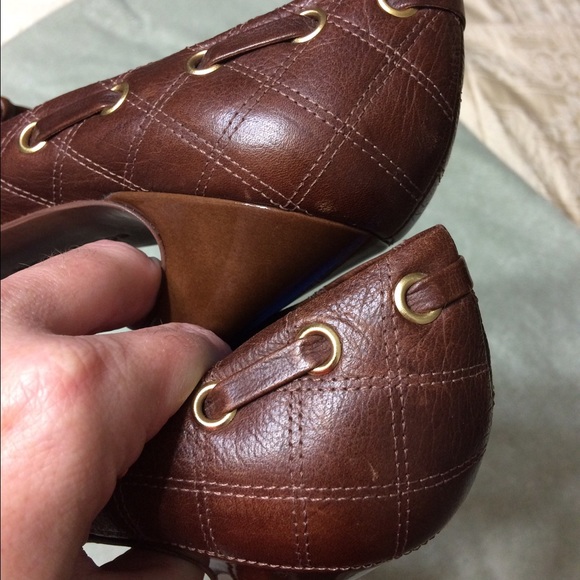 ✨SALE✨BCBGMaxAzria Quilted Leather Patent toe Heel - Picture 4 of 4