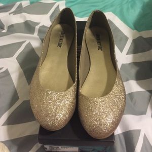 11 Gold Flats