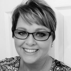 Meet your Posher, Lora