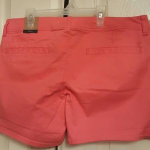BNWT PINK AE SHORTS SIZE 12