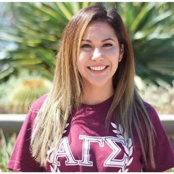 Meet your Posher, Liz - Picture 2 of 3